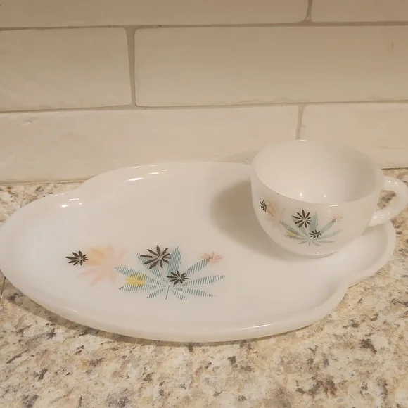 Federal Glass Milk Glass Cups And Snack Trays - Picture 2 of 5